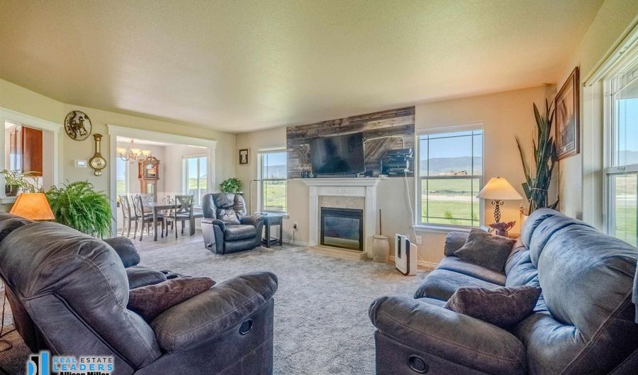 1717 Heathrow Ave, Casper, WY 82609 - 4 Beds, 3 Bath