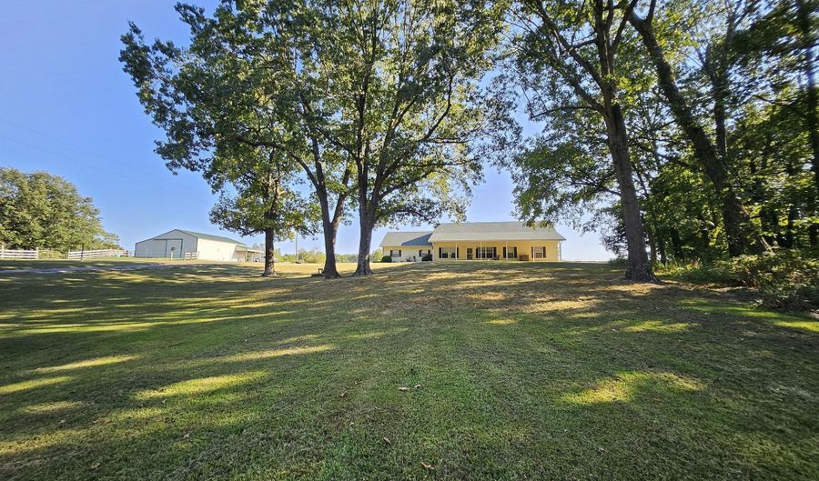 16427 Farm Road 2007, Aurora, MO 65605 - 4 Beds, 2 Bath