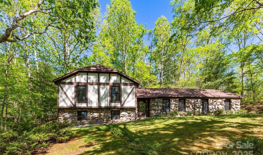 6 Woodmere Dr, Arden, NC 28704 - 3 Beds, 3 Bath