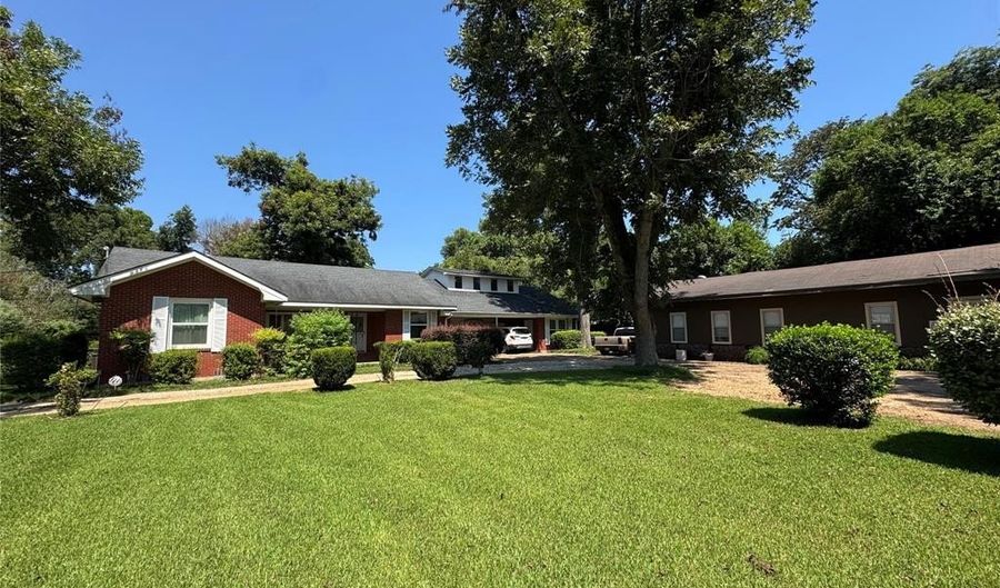 6142 Masonic Dr, Alexandria, LA 71031 - 4 Beds, 1 Bath