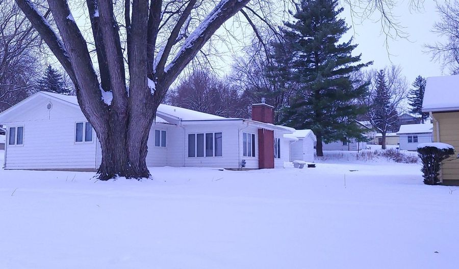 121 N Lowe St, Algona, IA 50511 - 3 Beds, 2 Bath