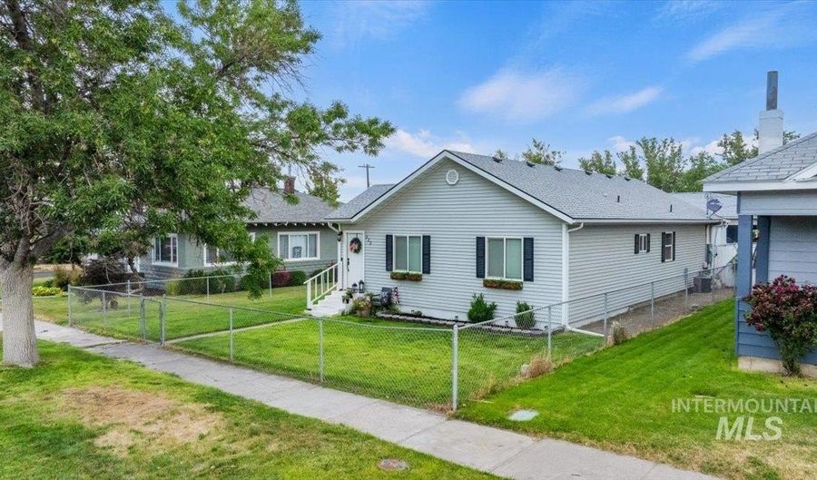 222 12th Ave N, Buhl, ID 83316 - 3 Beds, 2 Bath