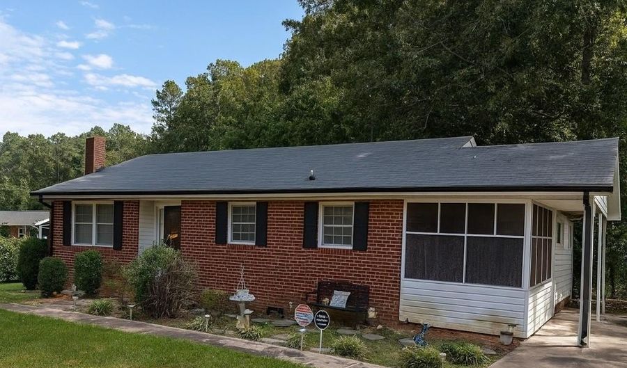 240 Croomcrest Rd, Asheboro, NC 27205 - 2 Beds, 1 Bath