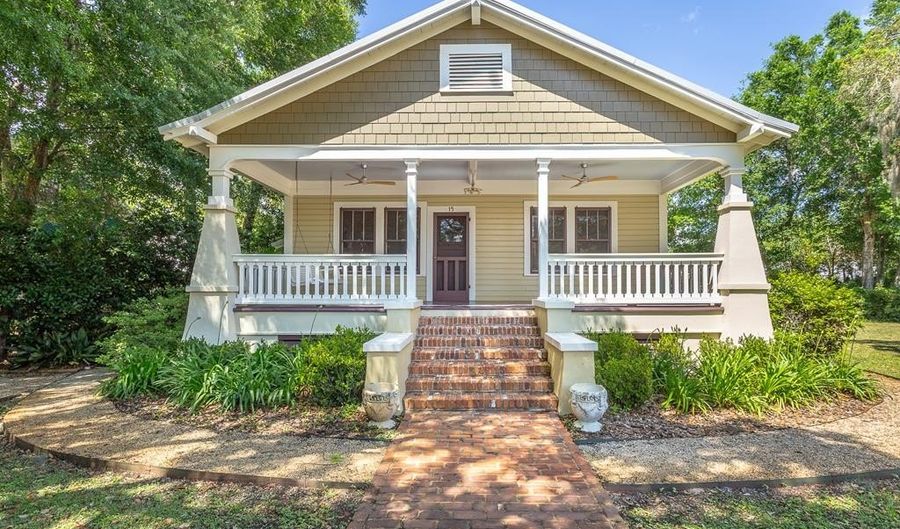 15 8th St, Apalachicola, FL 32320 - 2 Beds, 3 Bath