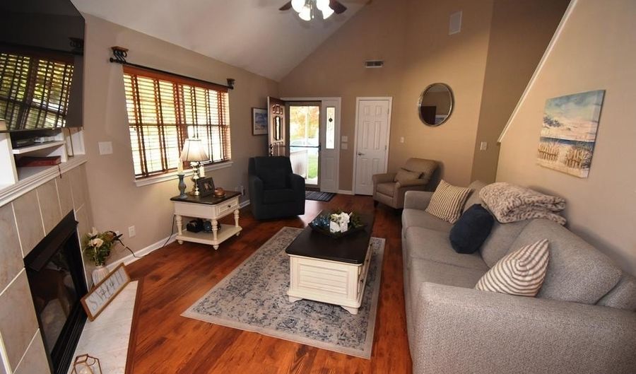 933 Amesbury Ct, Indianapolis, IN 46217 - 3 Beds, 3 Bath