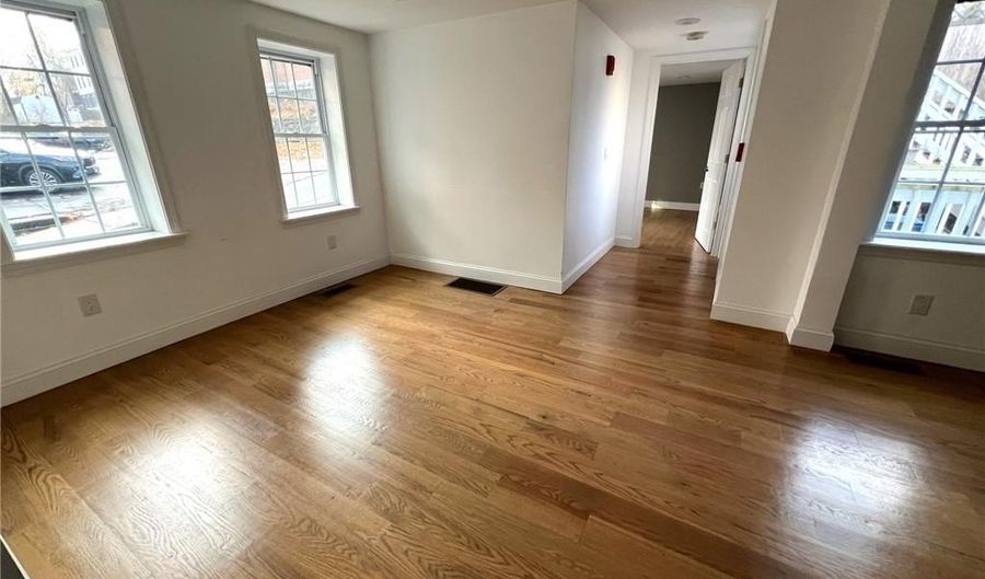 5 Church St 1, East Greenwich, RI 02818 - 3 Beds, 1 Bath