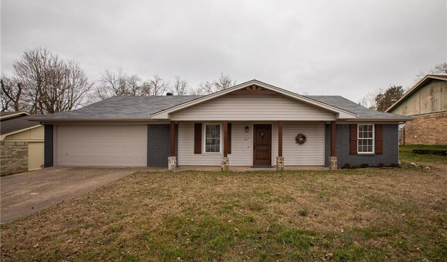 907 4th Ter, Barling, AR 72923 - 3 Beds, 2 Bath