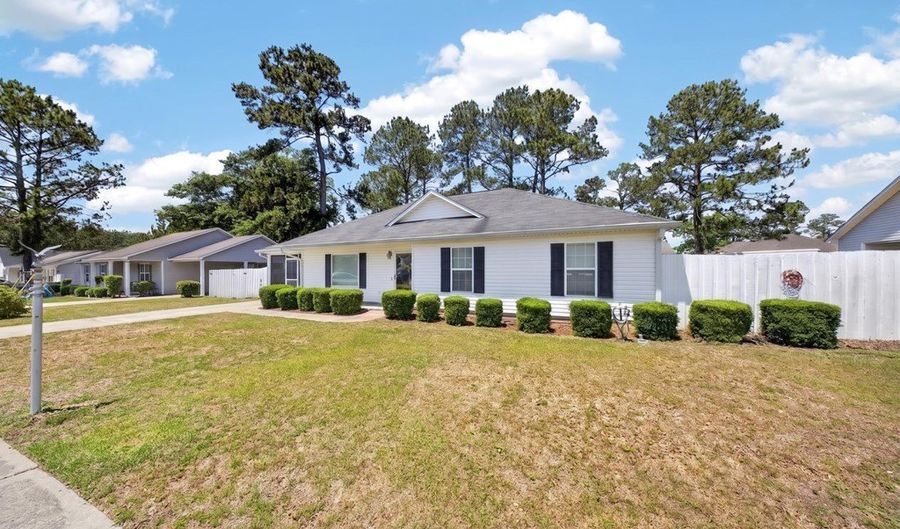 106 OKLAHOMA Cir, Adel, GA 31620 - 3 Beds, 2 Bath