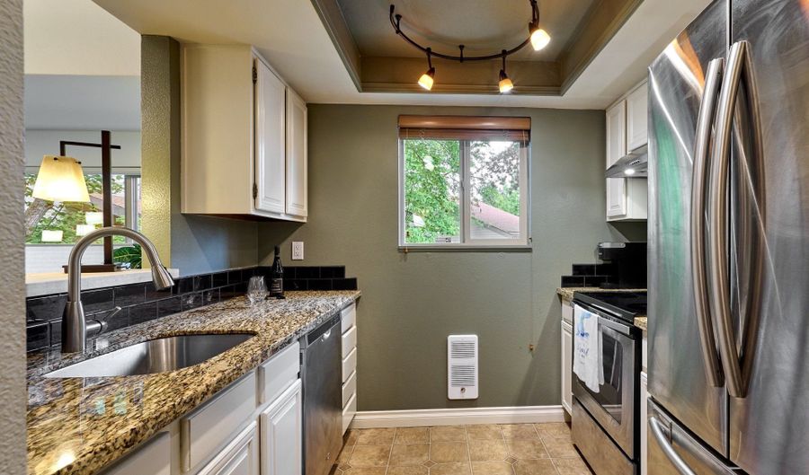 10276 SW TRAPPER Ter, Beaverton, OR 97008 - 2 Beds, 2 Bath