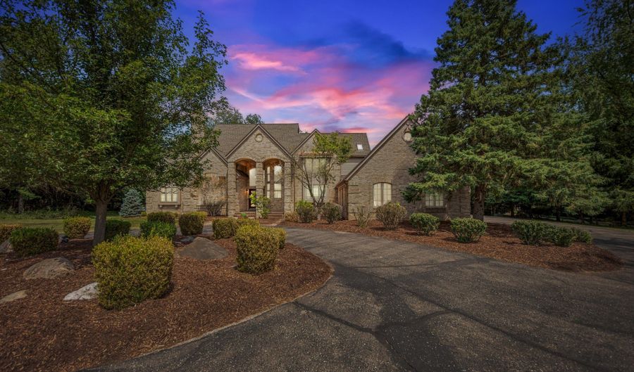 2086 Valleyview Dr, Ann Arbor, MI 48105 - 5 Beds, 5 Bath