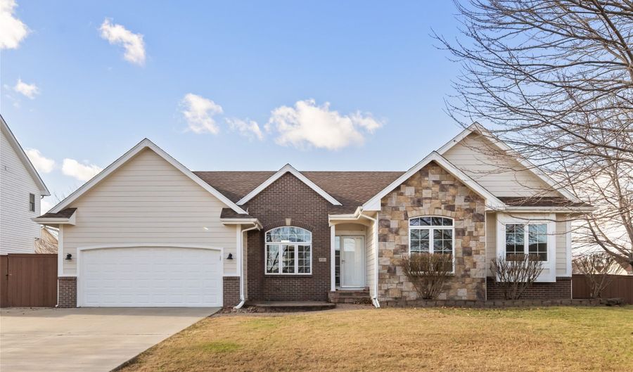 330 NW Watercrest Dr, Ankeny, IA 50023 - 3 Beds, 2 Bath