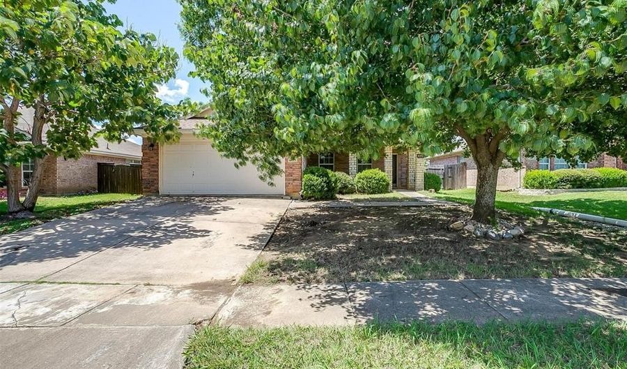 304 Limestone Dr, Alvarado, TX 76009 - 4 Beds, 2 Bath