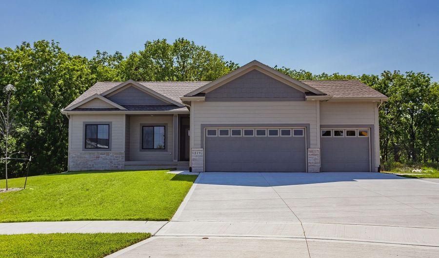 519 16th Avenue Ct SE, Altoona, IA 50009 - 4 Beds, 3 Bath