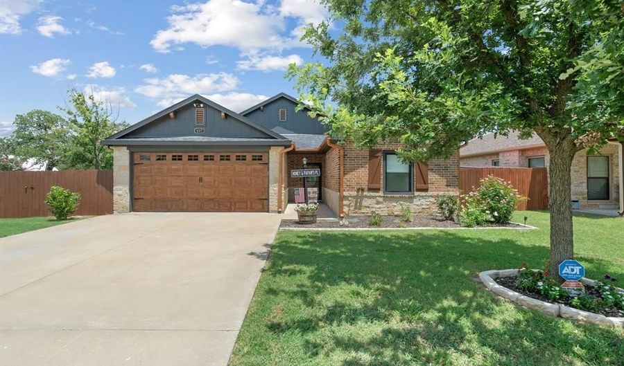 417 Magnolia St, Hico, TX 76457 - 3 Beds, 2 Bath