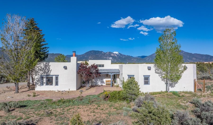 206 Hondo Seco Rd, Arroyo Seco, NM 87514 - 3 Beds, 3 Bath