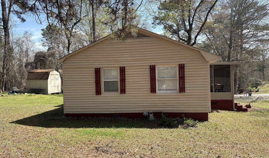 1988 COUNTY Rd, Alexander City, AL 35010 - 2 Beds, 1 Bath