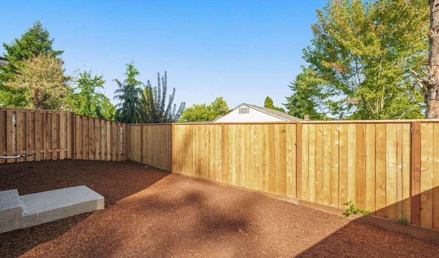 18933 SW Hazelwood Ln L-9, Beaverton, OR 97078 - 4 Beds, 2 Bath