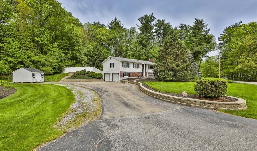 9 Edinburgh Dr, Bedford, NH 03110 - 3 Beds, 2 Bath
