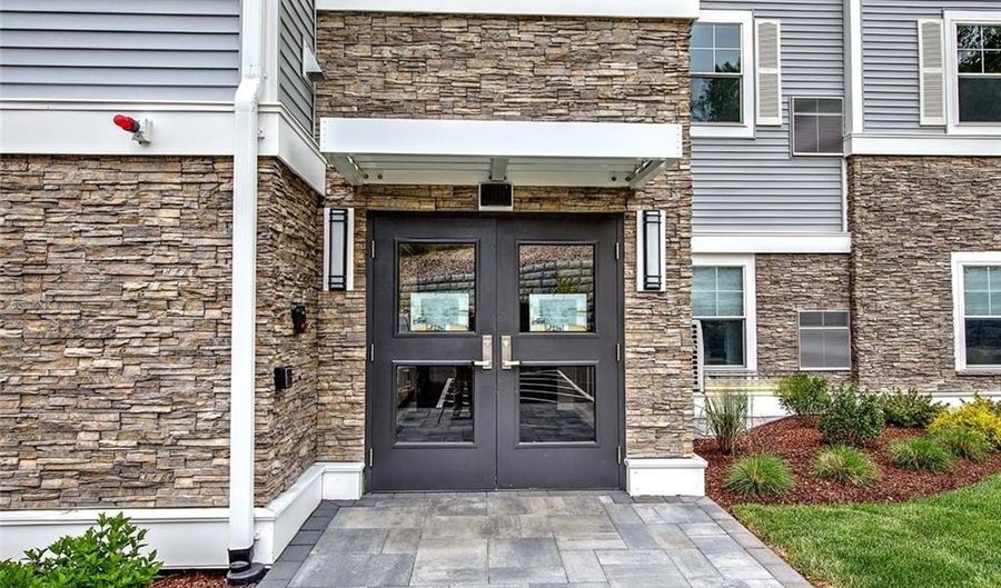 36 Old Louisquisset Pike 105, North Smithfield, RI 02896 - 2 Beds, 2 Bath