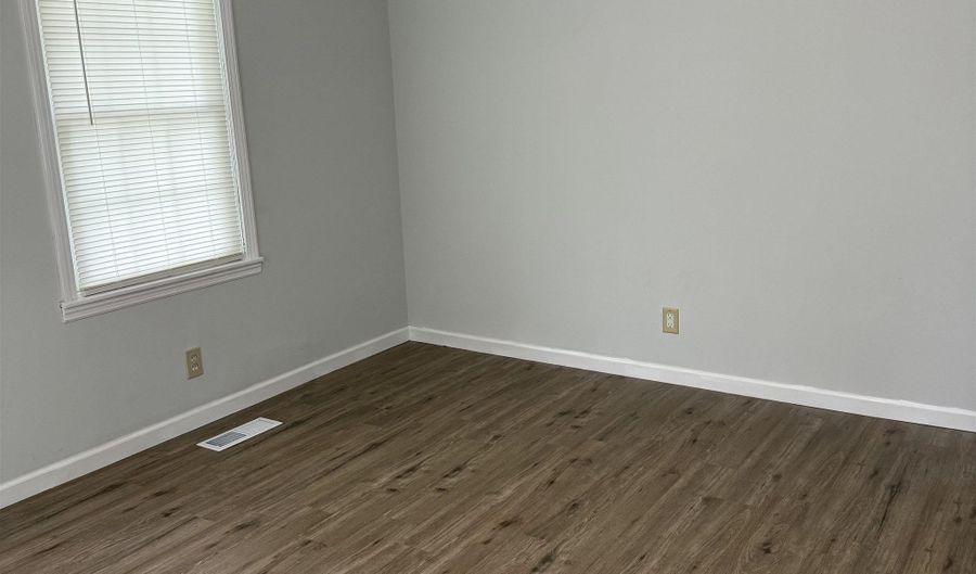 212 E 29TH St, Anniston, AL 36201 - 2 Beds, 1 Bath