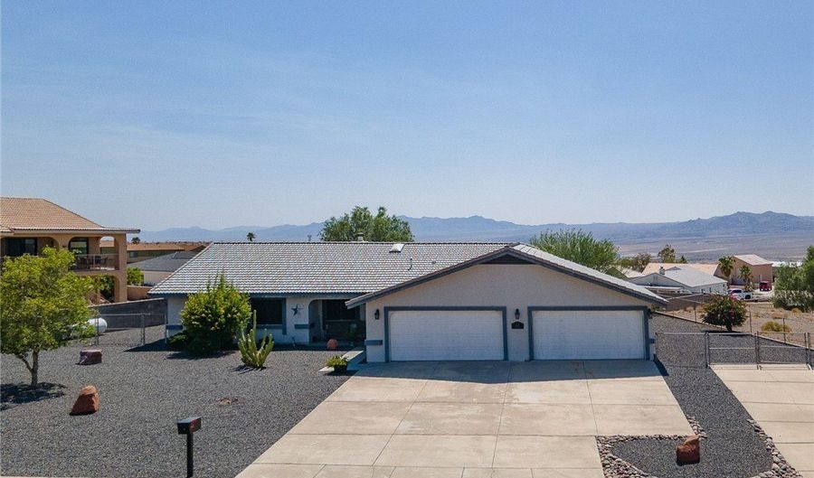 823 Warren Rd, Bullhead City, AZ 86429 - 3 Beds, 2 Bath