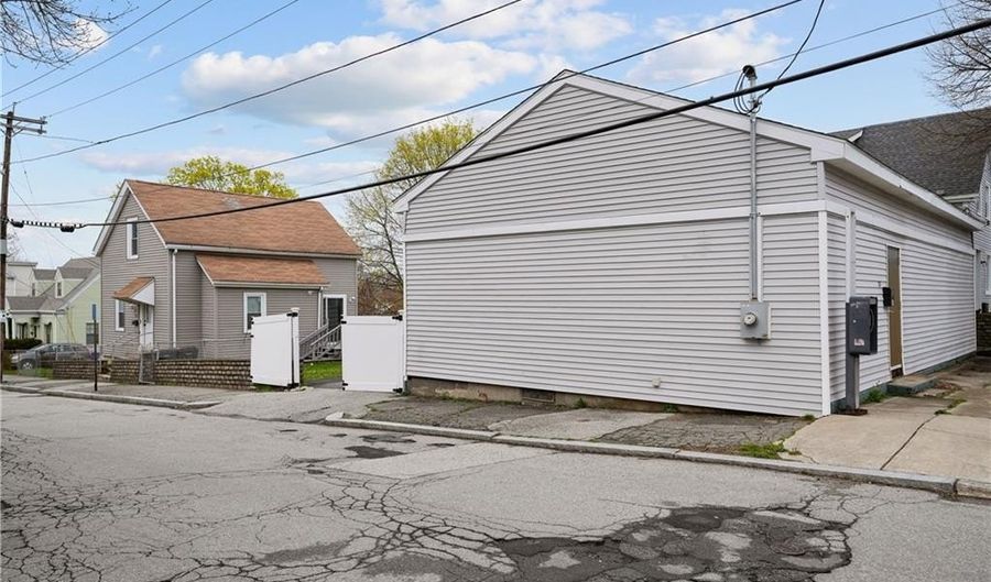 136 Juniper St, East Providence, RI 02914 - 3 Beds, 2 Bath