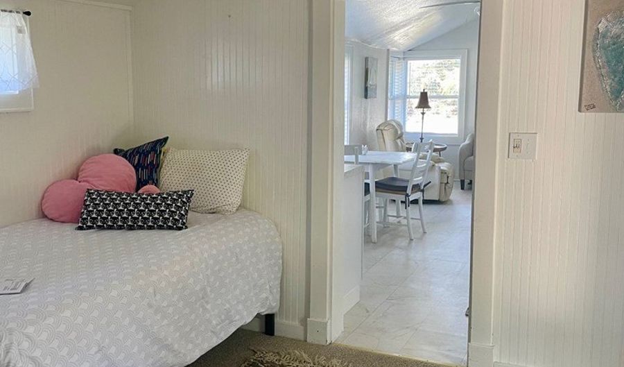 145 Ave L, Apalachicola, FL 32320 - 3 Beds, 2 Bath