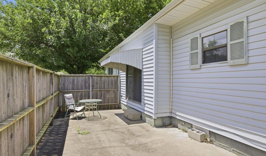 1918 Park Ave, Baxter Springs, KS 66713 - 2 Beds, 1 Bath