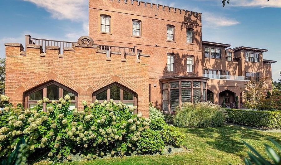 78 Rhode Island Ave 6, Newport, RI 02840 - 2 Beds, 3 Bath