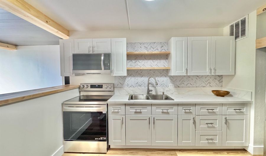 111 KAHULUI BEACH Rd D-321, Kahului, HI 96732 - 2 Beds, 2 Bath