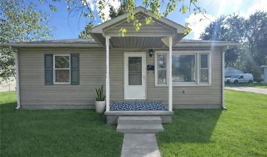491 W Cross St, Austin, IN 47102 - 3 Beds, 2 Bath
