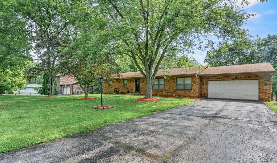 1025 Harper Dr, Algonquin, IL 60102 - 3 Beds, 3 Bath