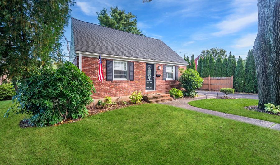 143 Redstone St, Bristol, CT 06010 - 3 Beds, 2 Bath