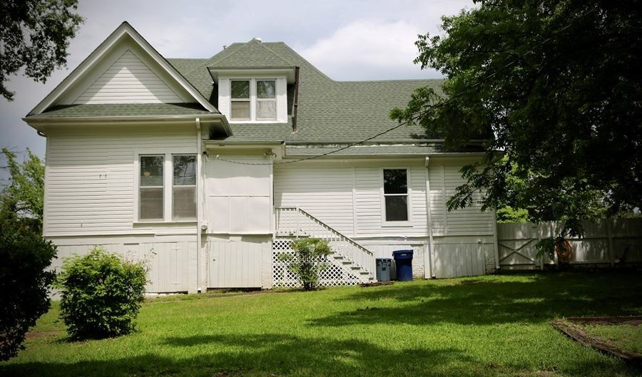 124 Eureka St, Batesville, MS 38606 - 5 Beds, 4 Bath