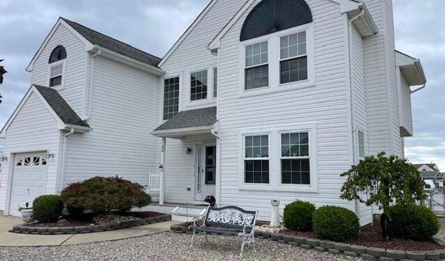 32 Toppinglift Dr, Bayville, NJ 08721 - 4 Beds, 3 Bath