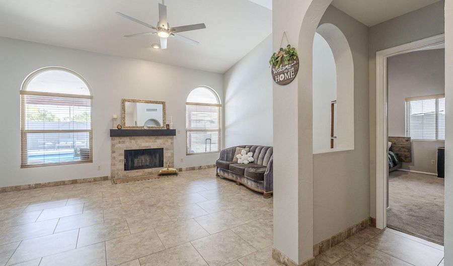751 W SARAGOSA St, Chandler, AZ 85225 - 4 Beds, 2 Bath