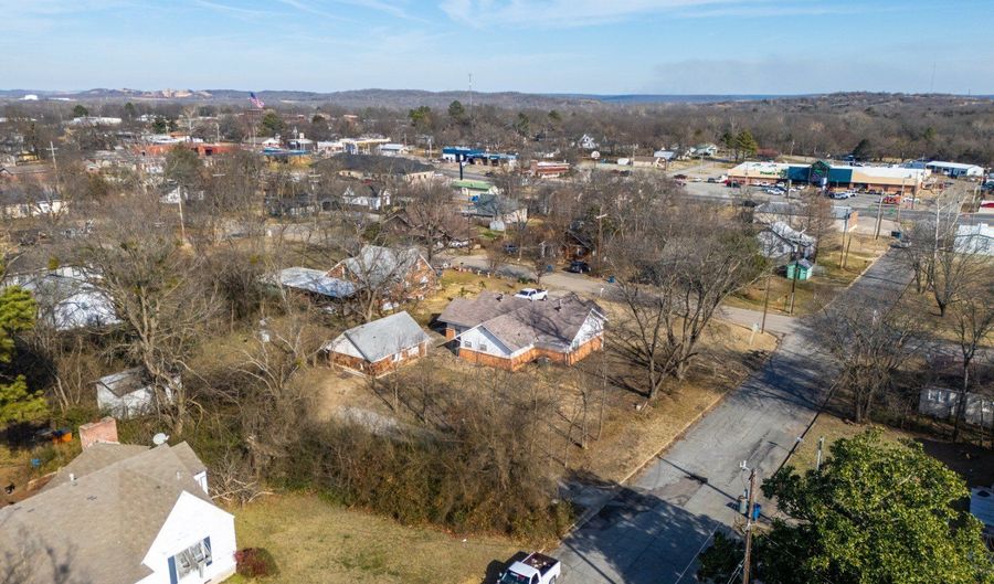 565 S California Ave, Atoka, OK 74525 - 3 Beds, 2 Bath
