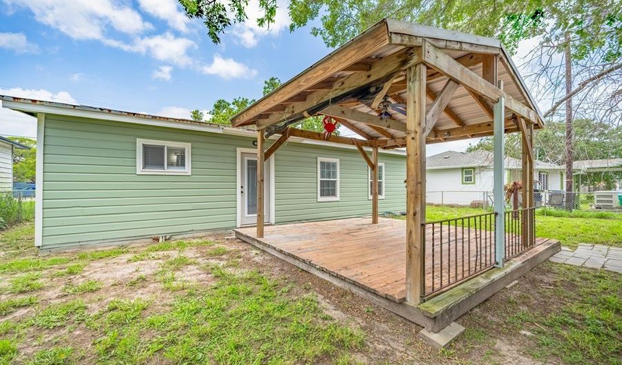 715 W WILSON Ave, Aransas Pass, TX 78336 - 3 Beds, 2 Bath