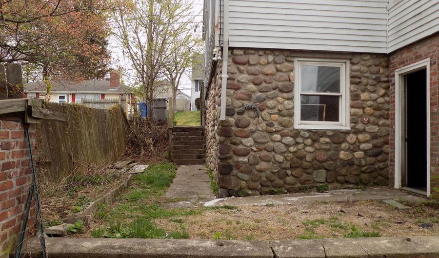 28 Colony St, Bristol, CT 06010 - 2 Beds, 2 Bath