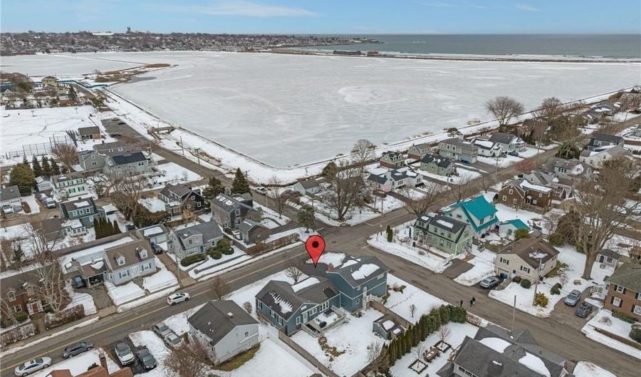 97 Eustis Ave 2, Newport, RI 02840 - 1 Beds, 1 Bath