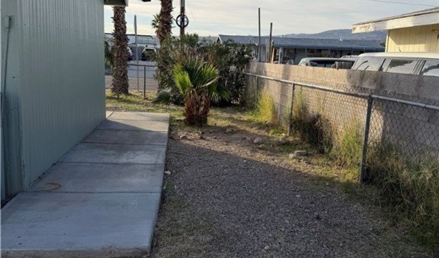 1001 Holly St, Bullhead City, AZ 86442 - 3 Beds, 2 Bath