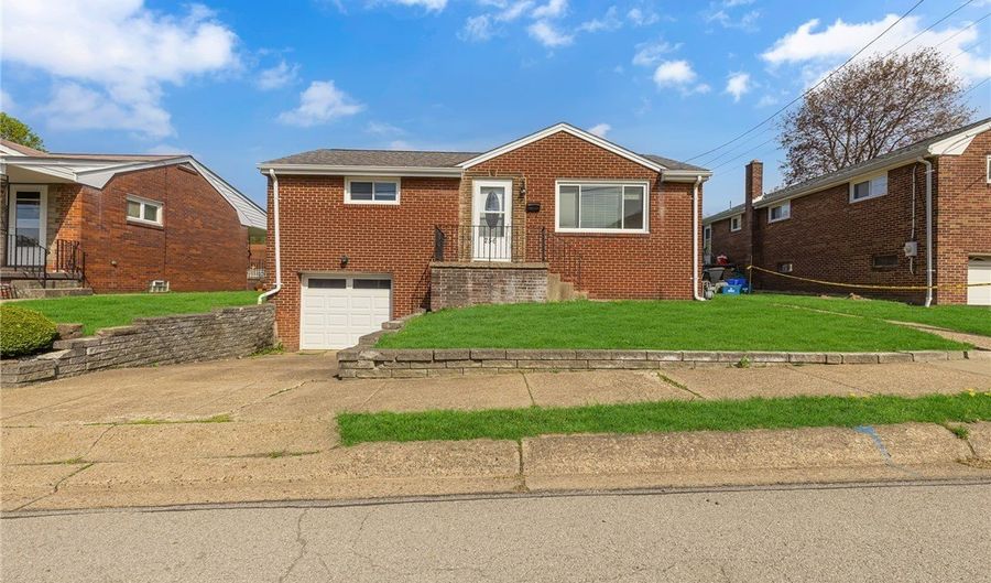 256 Beaver St, Ambridge, PA 15005 - 3 Beds, 1 Bath