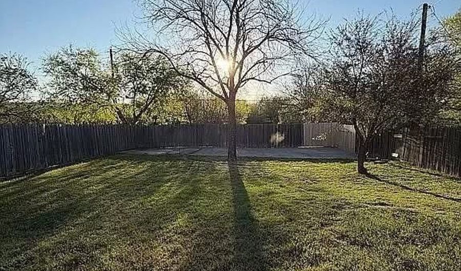 232 S Jacobs St, Albany, TX 76430 - 3 Beds, 2 Bath
