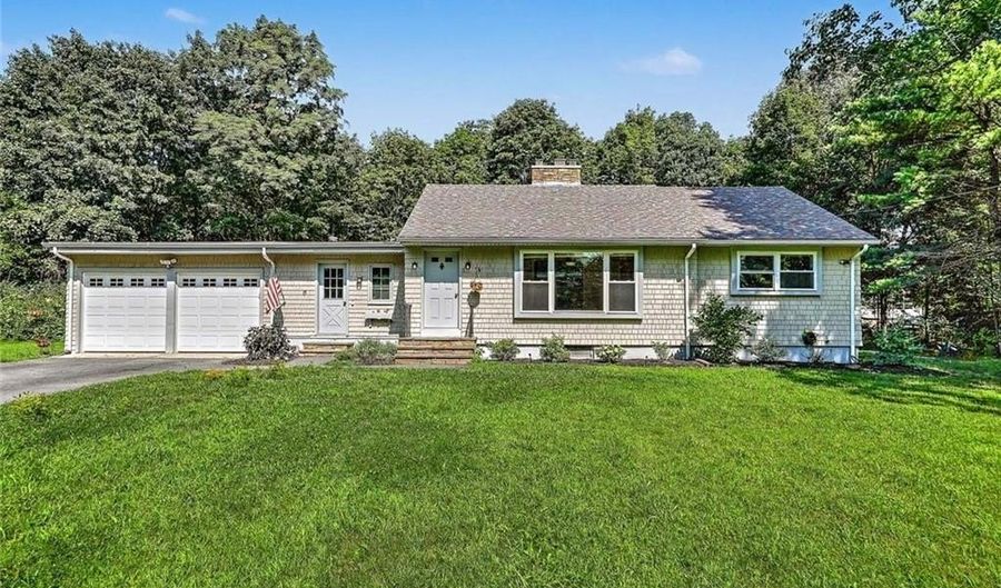 15 Highland Rd, Glocester, RI 02814 - 2 Beds, 2 Bath
