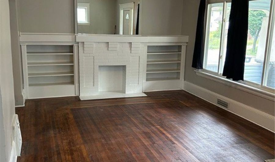 906 Delia Ave, Akron, OH 44320 - 4 Beds, 2 Bath