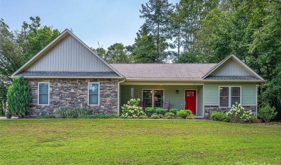 102 Dog Star Ln, Alexander, NC 28701 - 3 Beds, 2 Bath