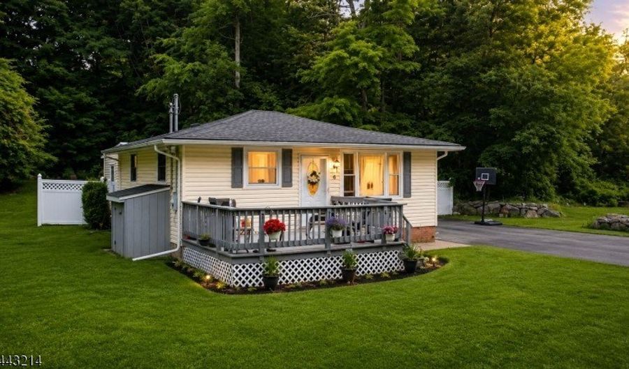 6 Pine St E, Alloway, NJ 07422 - 3 Beds, 1 Bath