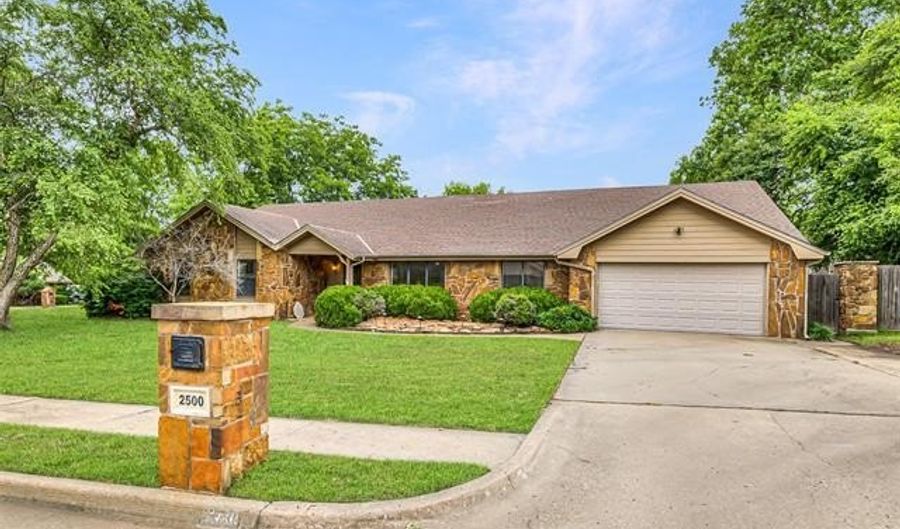 2500 Georgetown Dr, Bartlesville, OK 74006 - 4 Beds, 3 Bath