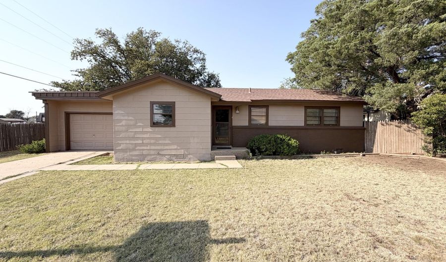 712 9th St, Abernathy, TX 79311 - 3 Beds, 2 Bath
