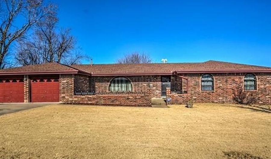 6712 Dorsett Dr, Bartlesville, OK 74006 - 3 Beds, 2 Bath